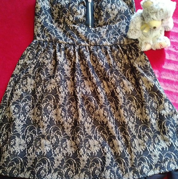 Black and beige lace short dress by 6 Degrees. - Picture 5 of 6